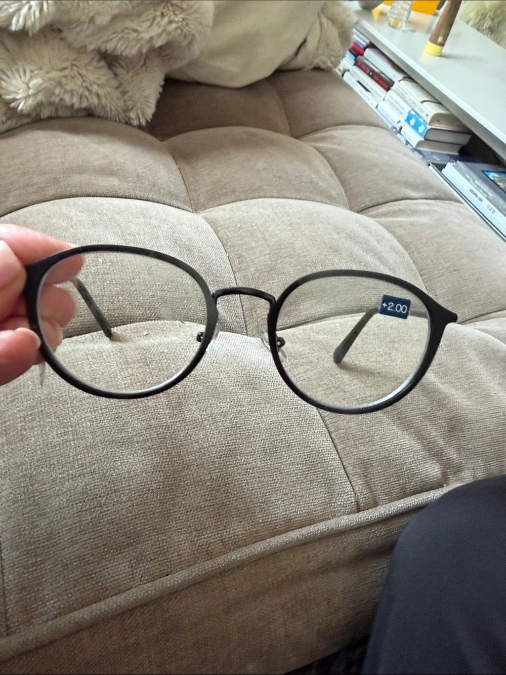 Round Readers Glasses +2.00 in Black peepers new